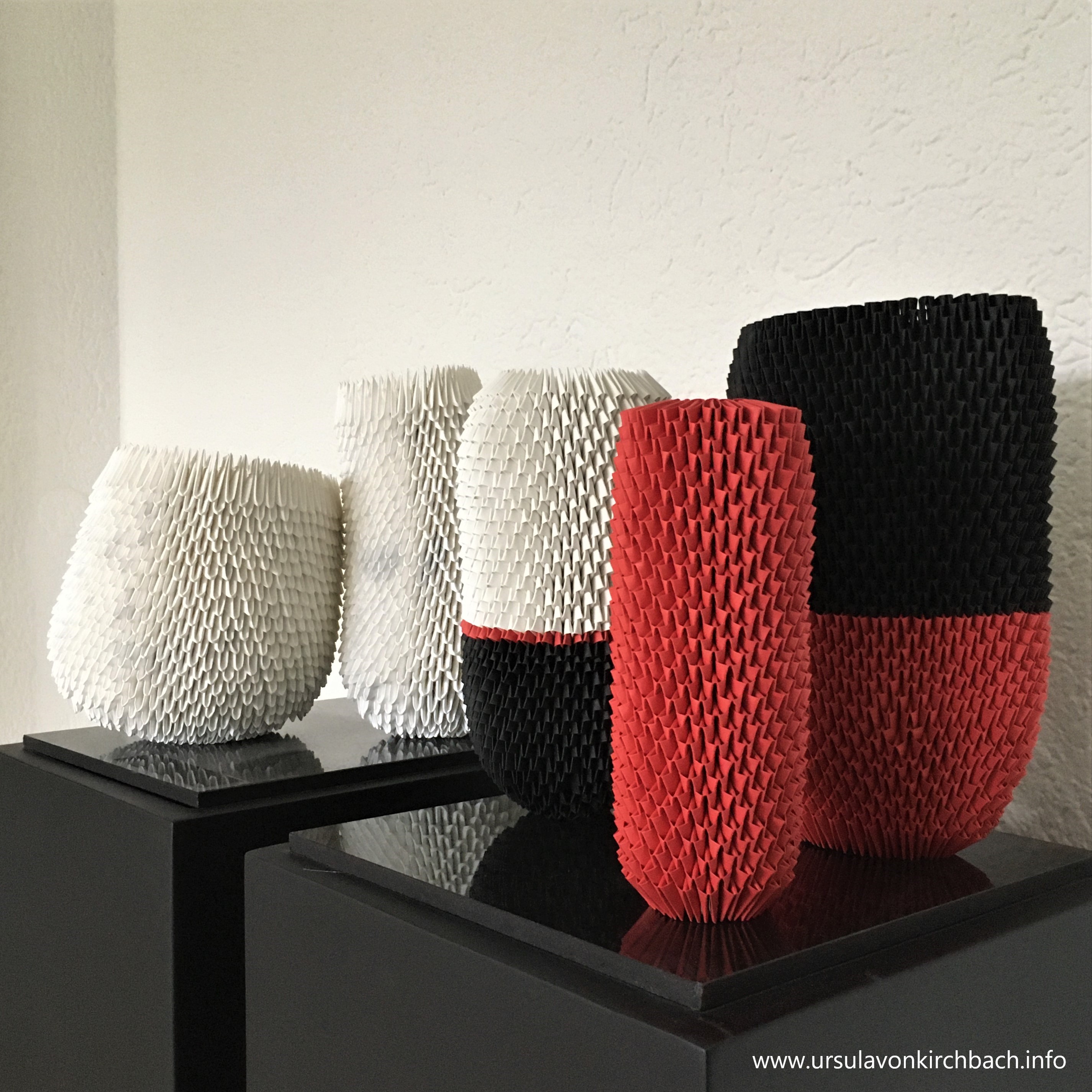 Papierobjekte Arrangement II s-w-r