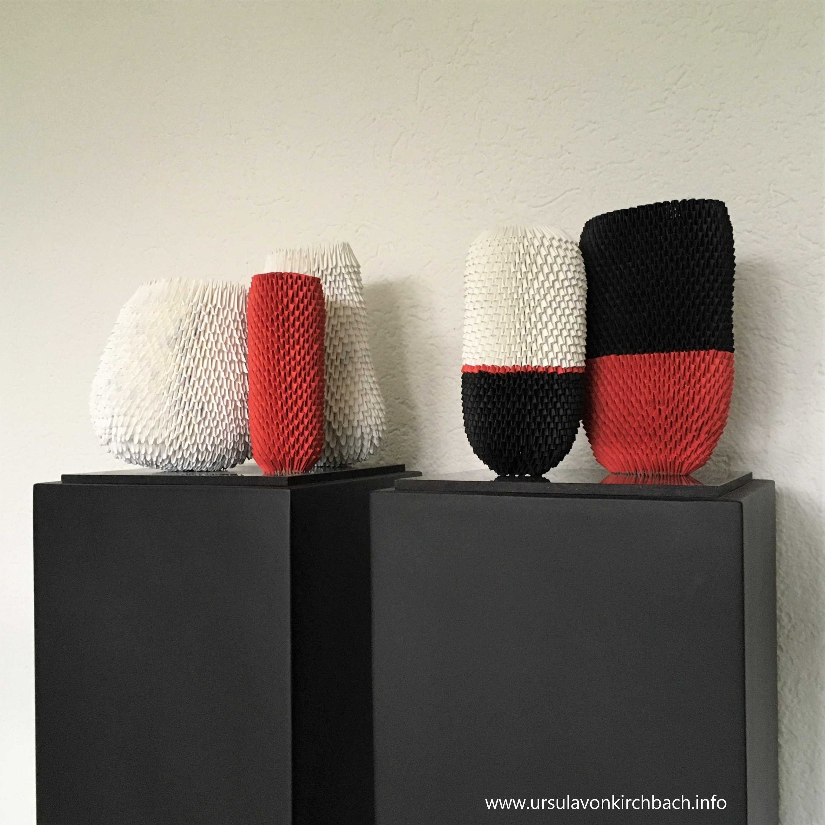 Papierobjekte Arrangement s-w-r