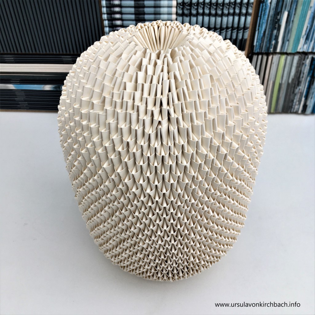 Dieses Bild hat ein leeres alt-Attribut; sein Dateiname ist papierobjekt-weis-2.jpg.